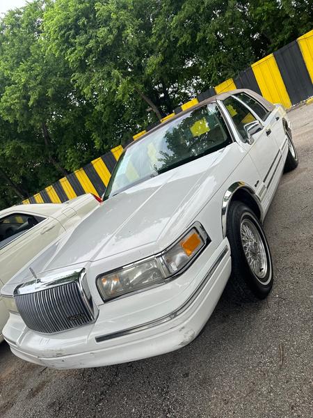 LINCOLN TOWN CAR 1997 price $800