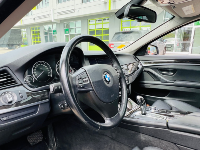 BMW 5-Series 2011 price $15,800