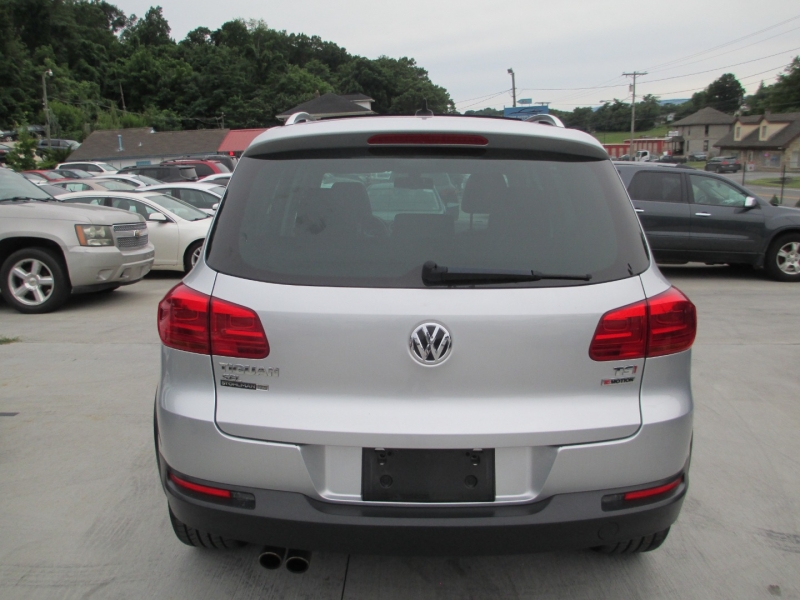 Volkswagen Tiguan 2017 price $8,900