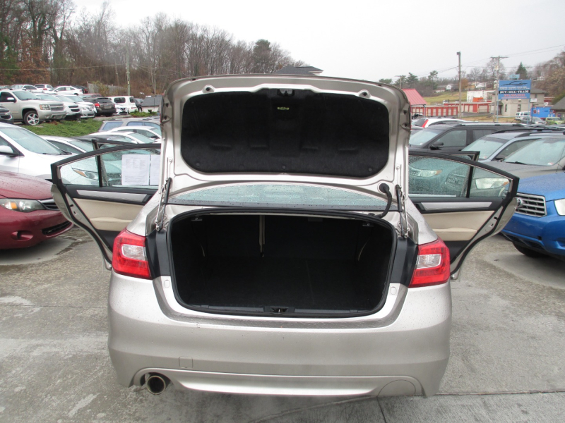 Subaru Legacy 2015 price $9,500