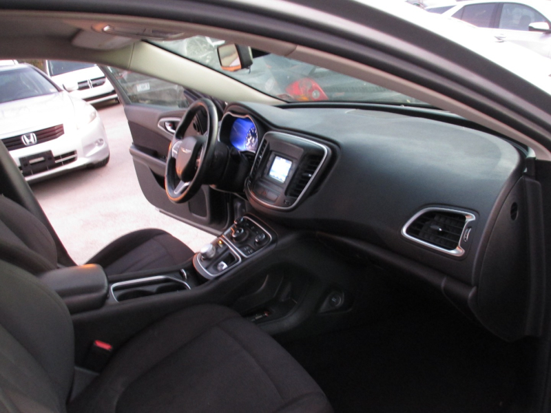 Chrysler 200 2015 price $6,900