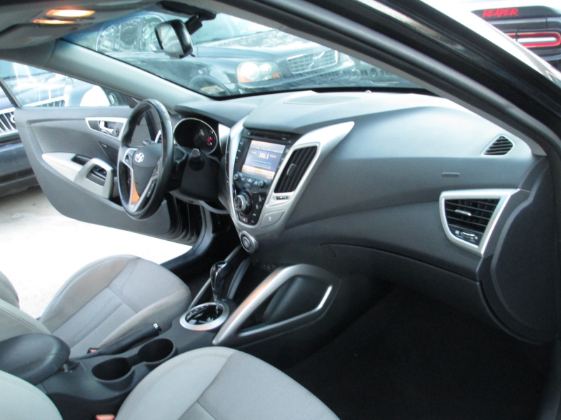 Hyundai Veloster 2013 price $8,995