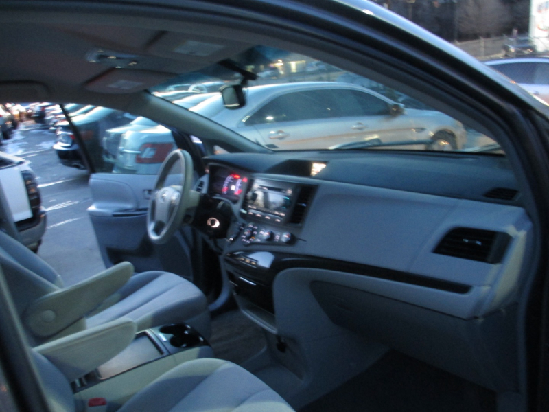 Toyota Sienna 2011 price $7,900