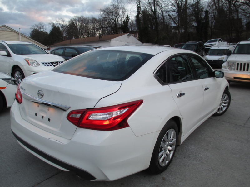 Nissan Altima 2016 price $8,900