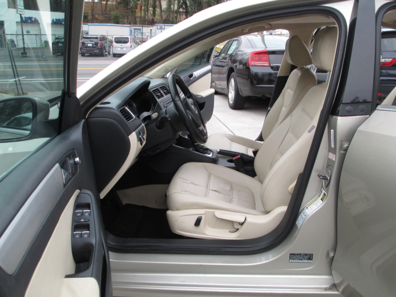 Volkswagen Jetta Sedan 2013 price $8,200