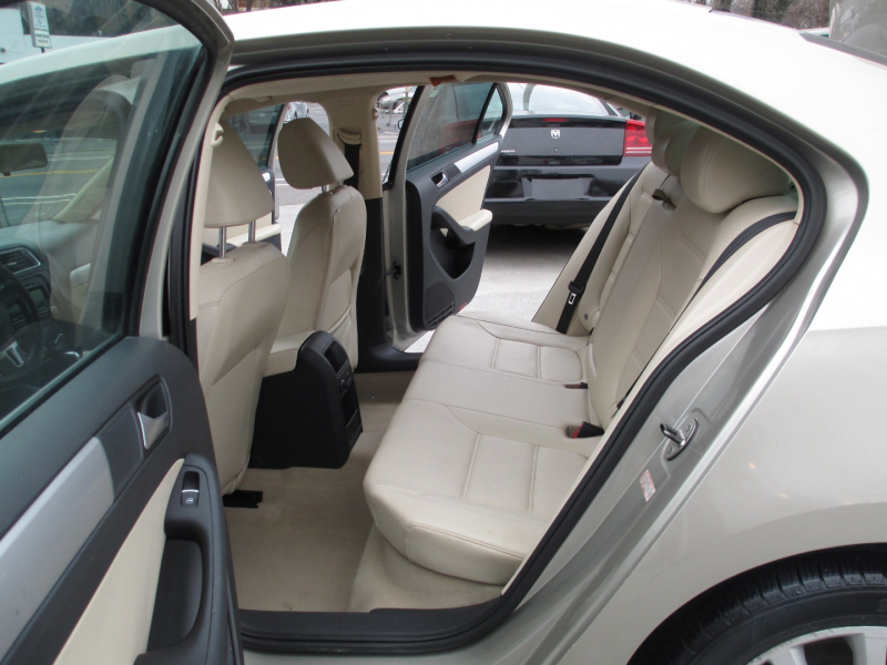 Volkswagen Jetta Sedan 2013 price $8,200