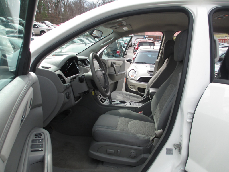 Chevrolet Traverse 2015 price $6,900