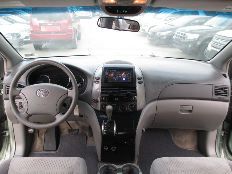 Toyota Sienna 2008 price $7,900