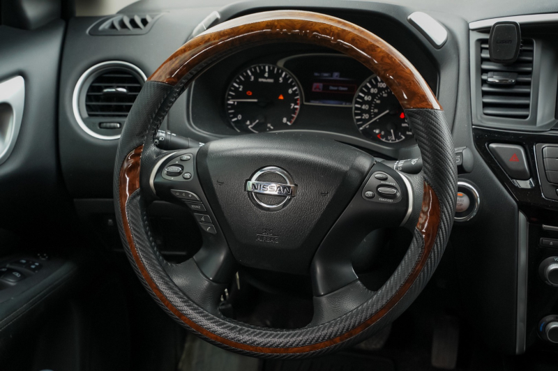 Nissan Pathfinder 2017 price $17,999