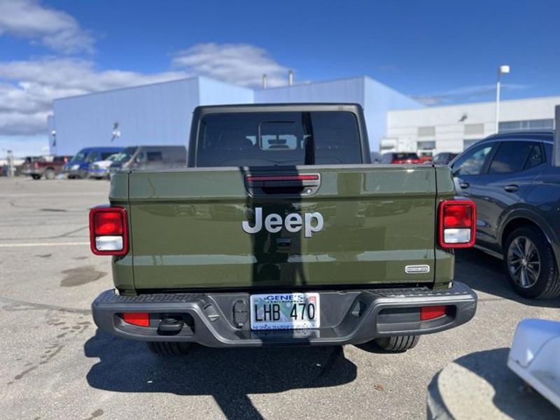 Jeep Gladiator 2022 price $39,950
