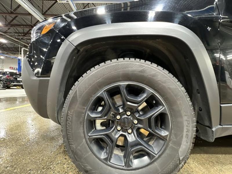 Jeep Cherokee 2021 price $28,950
