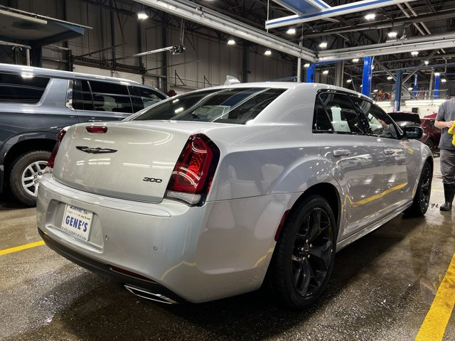 Chrysler 300 2023 price $49,272