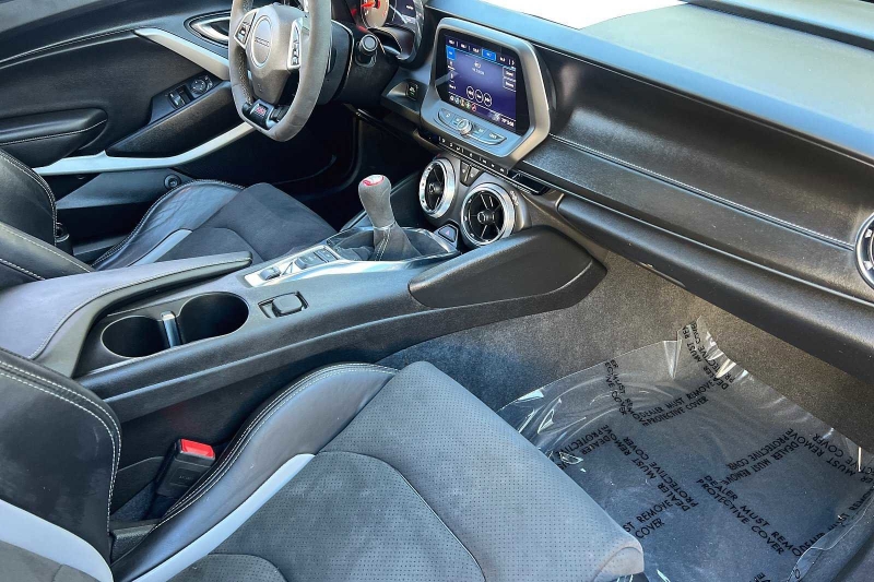 Chevrolet Camaro 2019 price $39,900