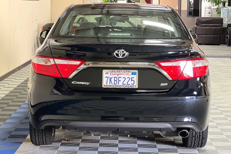 Toyota Camry 2017 price $12,900