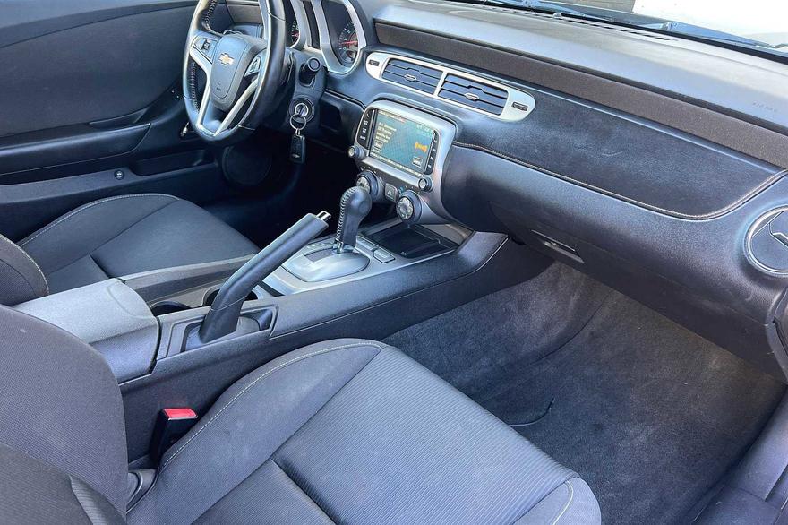 Chevrolet Camaro 2015 price $17,800