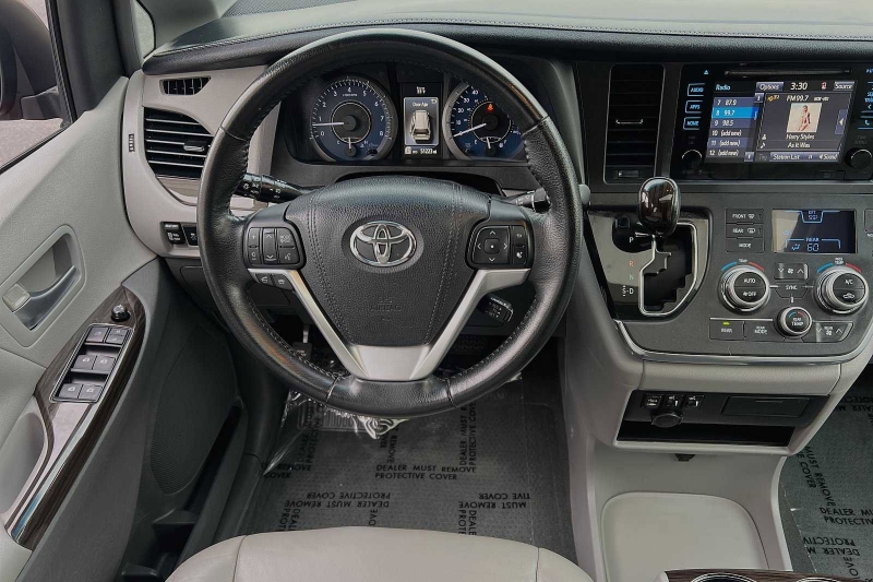 Toyota Sienna 2015 price $26,900