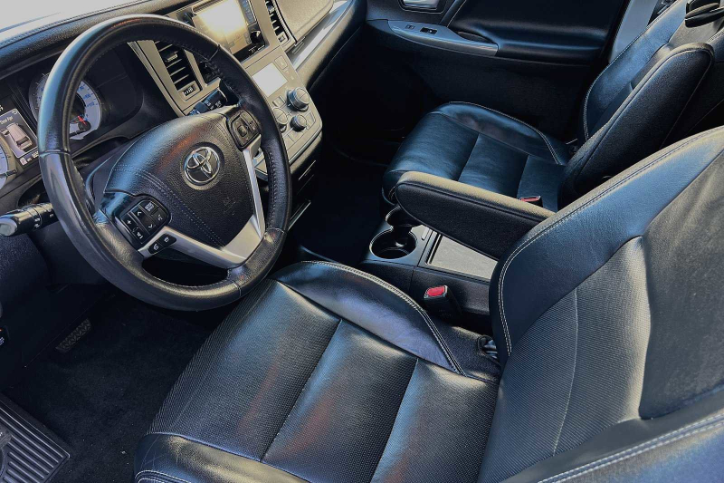 Toyota Sienna 2017 price $26,900