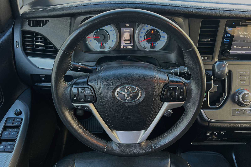 Toyota Sienna 2017 price $26,900