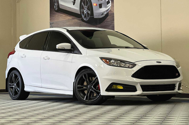 Ford Focus 2016 price $15,900