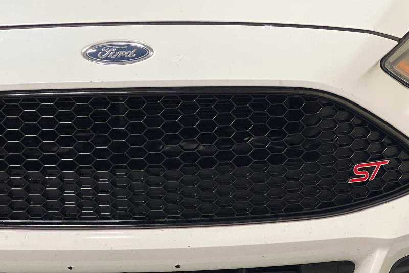 Ford Focus 2016 price $15,900
