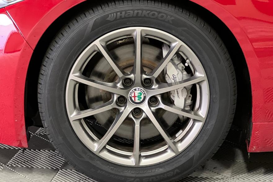 Alfa Romeo Giulia 2018 price $19,900