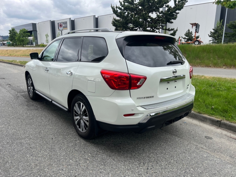 Nissan Pathfinder 2018 price $33,899