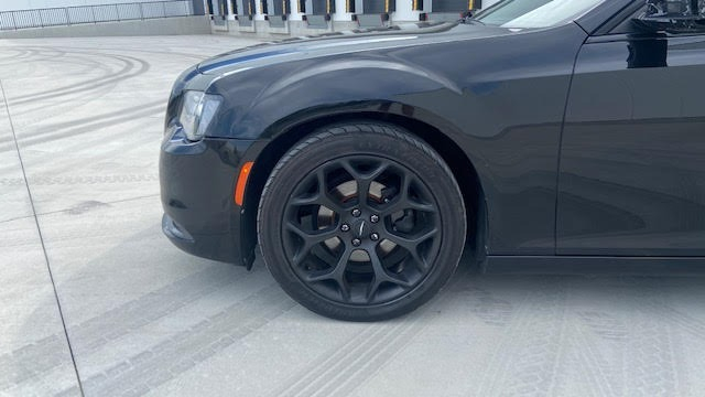 Chrysler 300-Series 2018 price $24,899