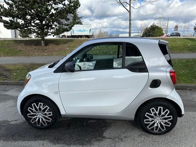 Smart fortwo 2016 price $12,999