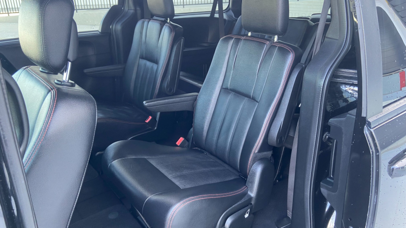 Dodge Grand Caravan 2018 price $19,999