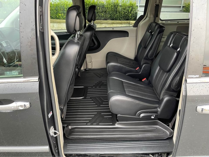 Chrysler Town & Country 2012 price $11,999