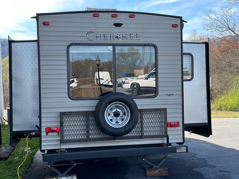 FOREST RIVER CHEROKEE 2018 price $21,500