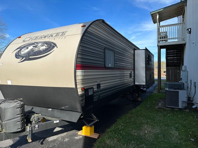 FOREST RIVER CHEROKEE 2018 price $22,500