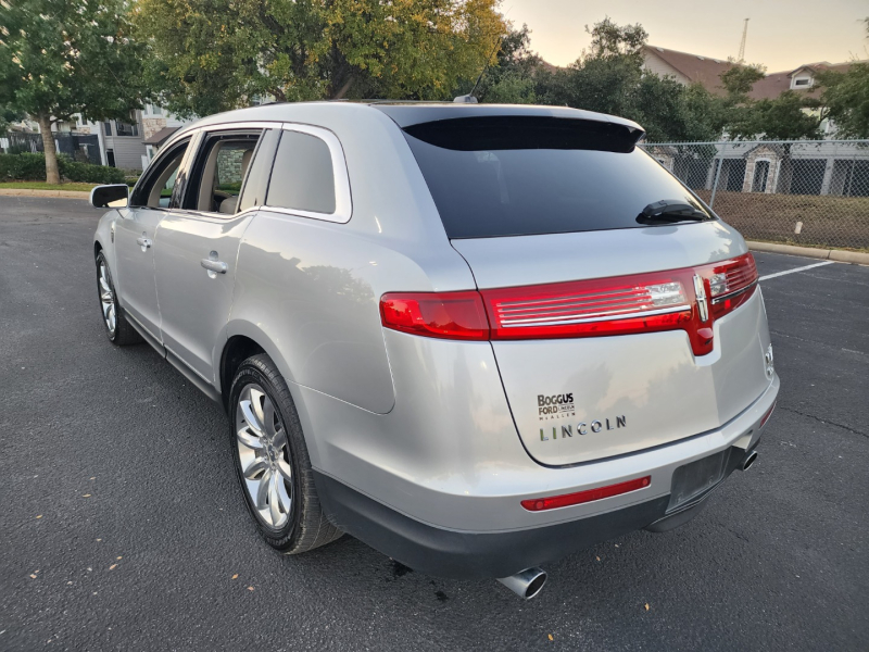 Lincoln MKT 2010 price $10,999