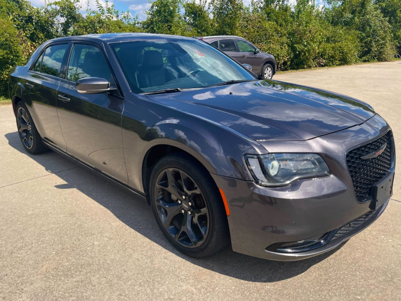 Chrysler 300 2022 price $27,888