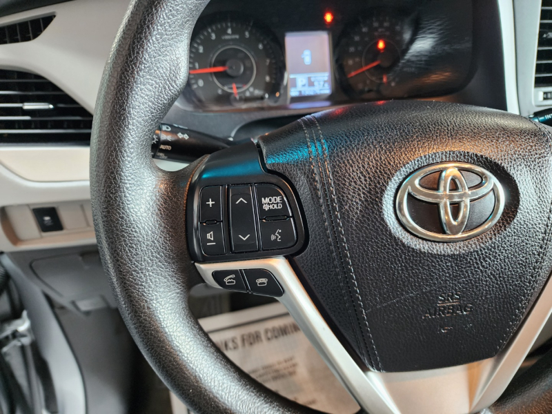 Toyota Sienna 2017 price $15,995 Cash