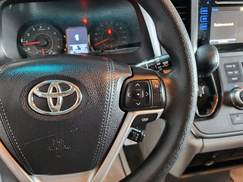 Toyota Sienna 2017 price $15,995 Cash