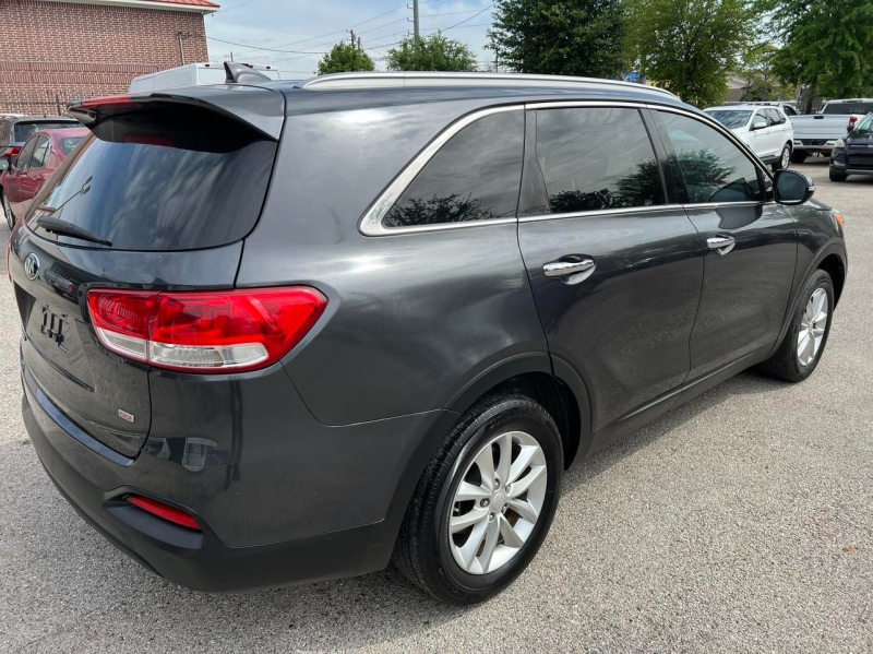 Kia Sorento 2016 price $11,599