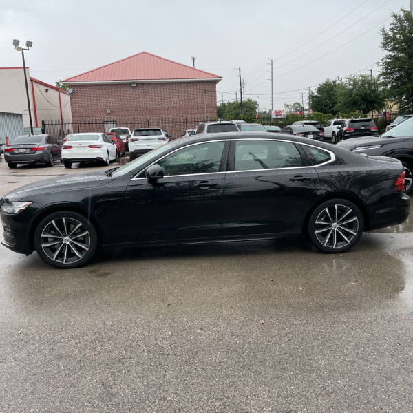 Volvo S90 2022 price $32,998