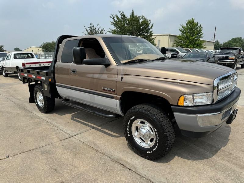 Dodge Ram 2500 2001 price $32,995