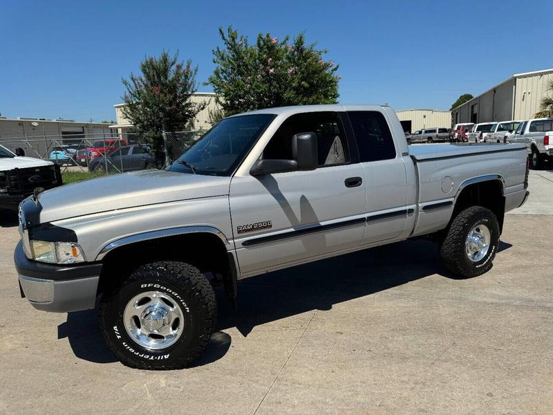 Dodge Ram 2500 2000 price $36,995