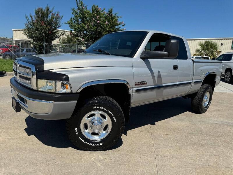 Dodge Ram 2500 2000 price $36,995