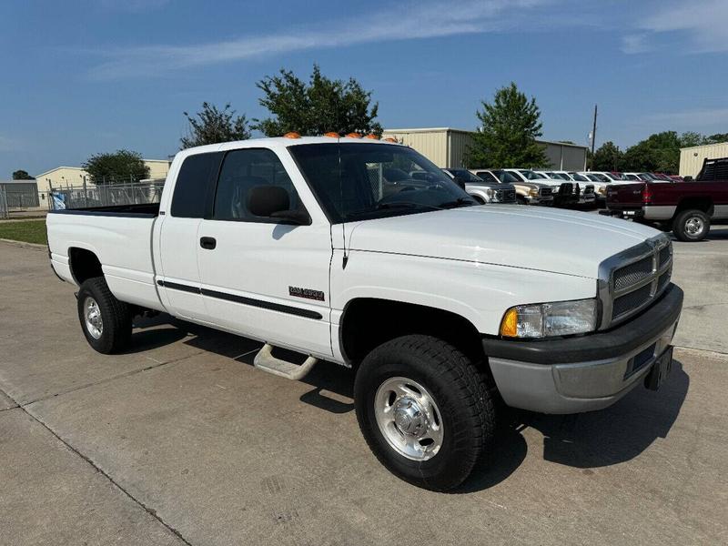 Dodge Ram 2500 2001 price $33,995