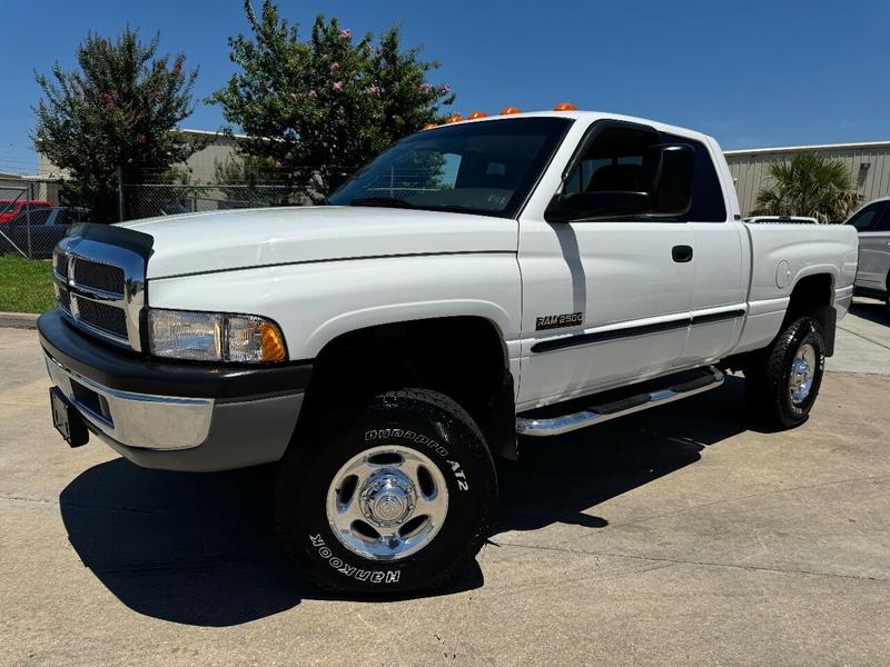 Dodge Ram 2500 2000 price $33,995