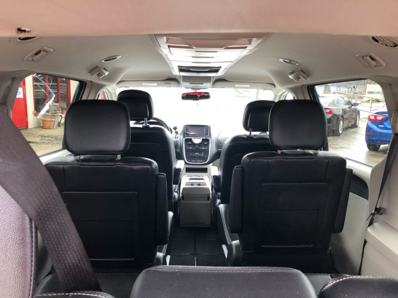 Chrysler Town and Country 2012 price $9,500