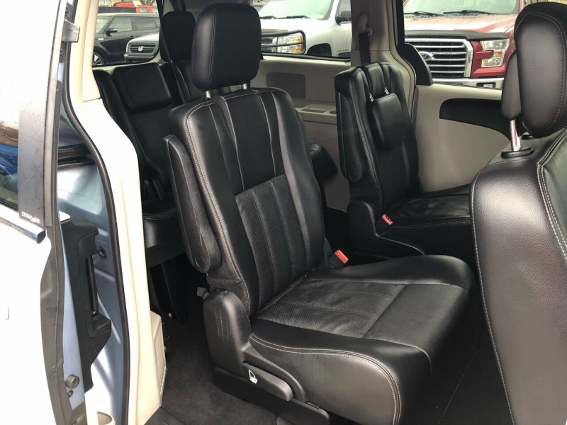 Chrysler Town and Country 2012 price $9,500