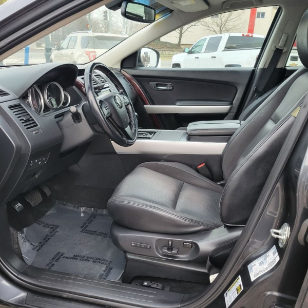 Mazda CX-9 2015 price $15,995