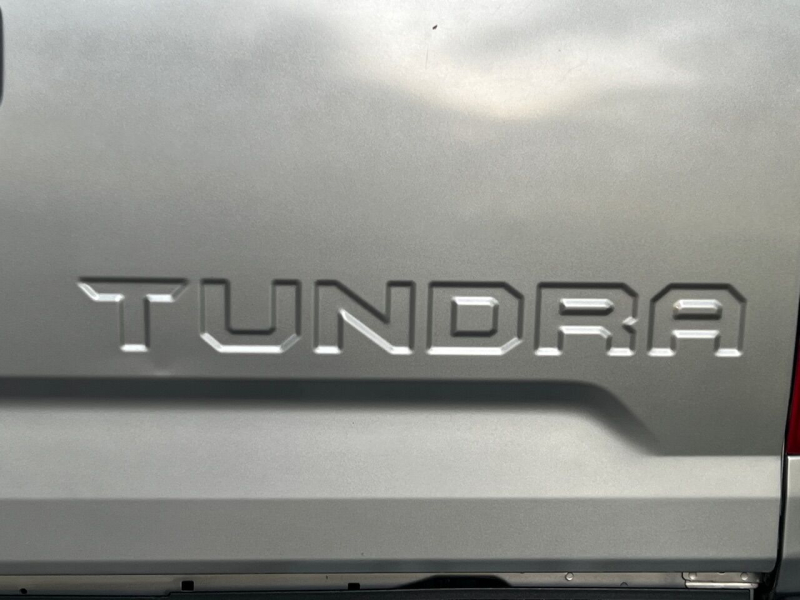 Toyota Tundra 2015 price $31,995