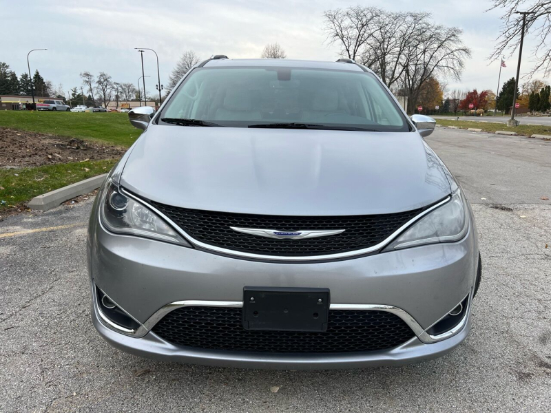 Chrysler Pacifica 2020 price $15,495