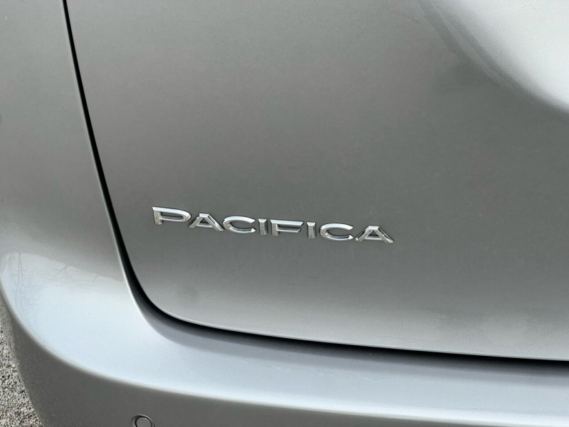Chrysler Pacifica 2020 price $15,495