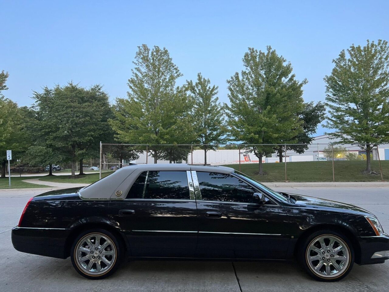 Cadillac DTS 2009 price $9,995
